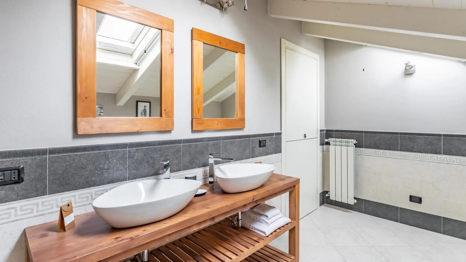 Mansarda Tra Le Risaie - Certosa Di Pavia - By Host4U Apartment Torre del Mangano