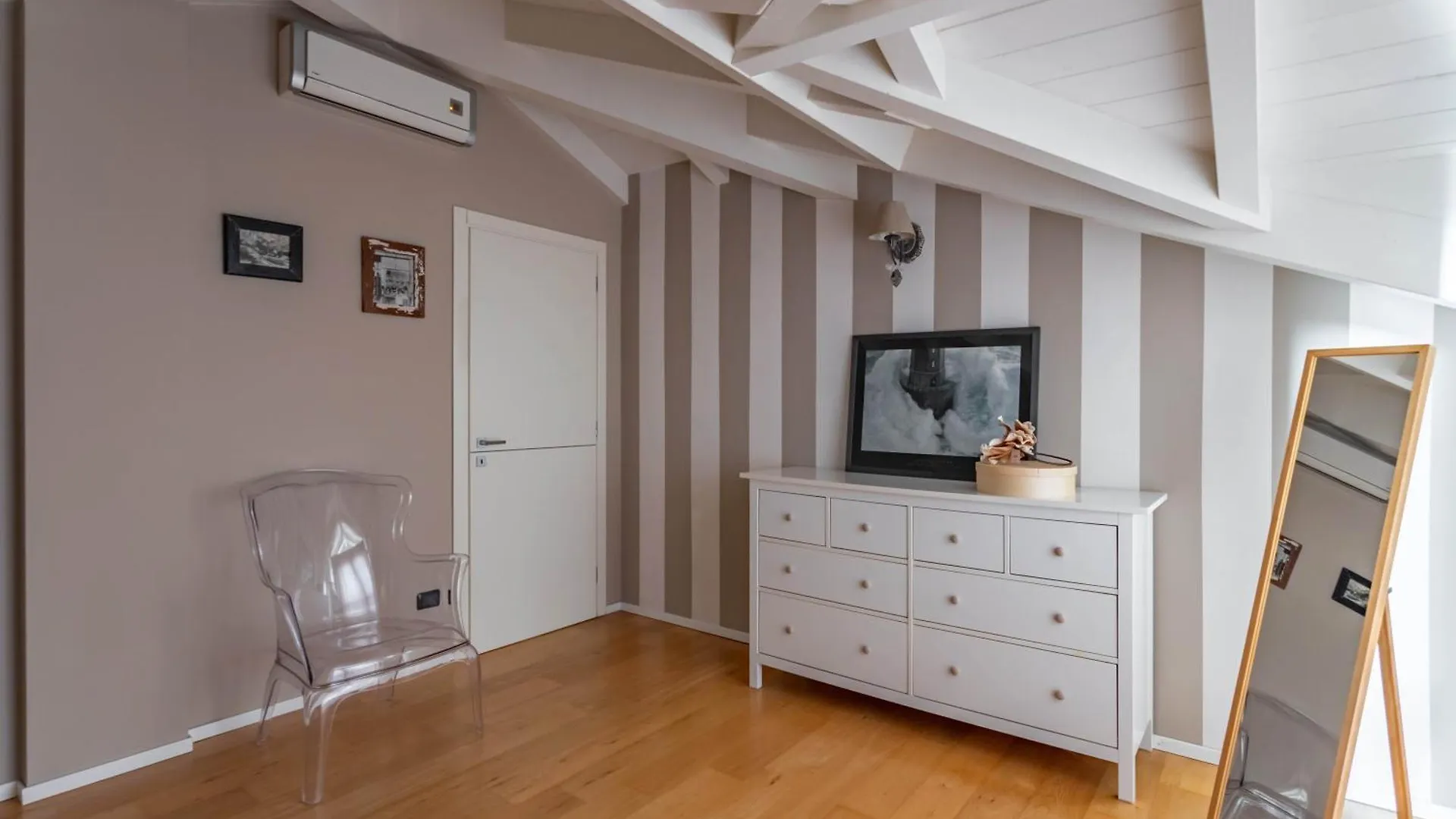 Mansarda Tra Le Risaie - Certosa Di Pavia - By Host4U Apartment Torre del Mangano