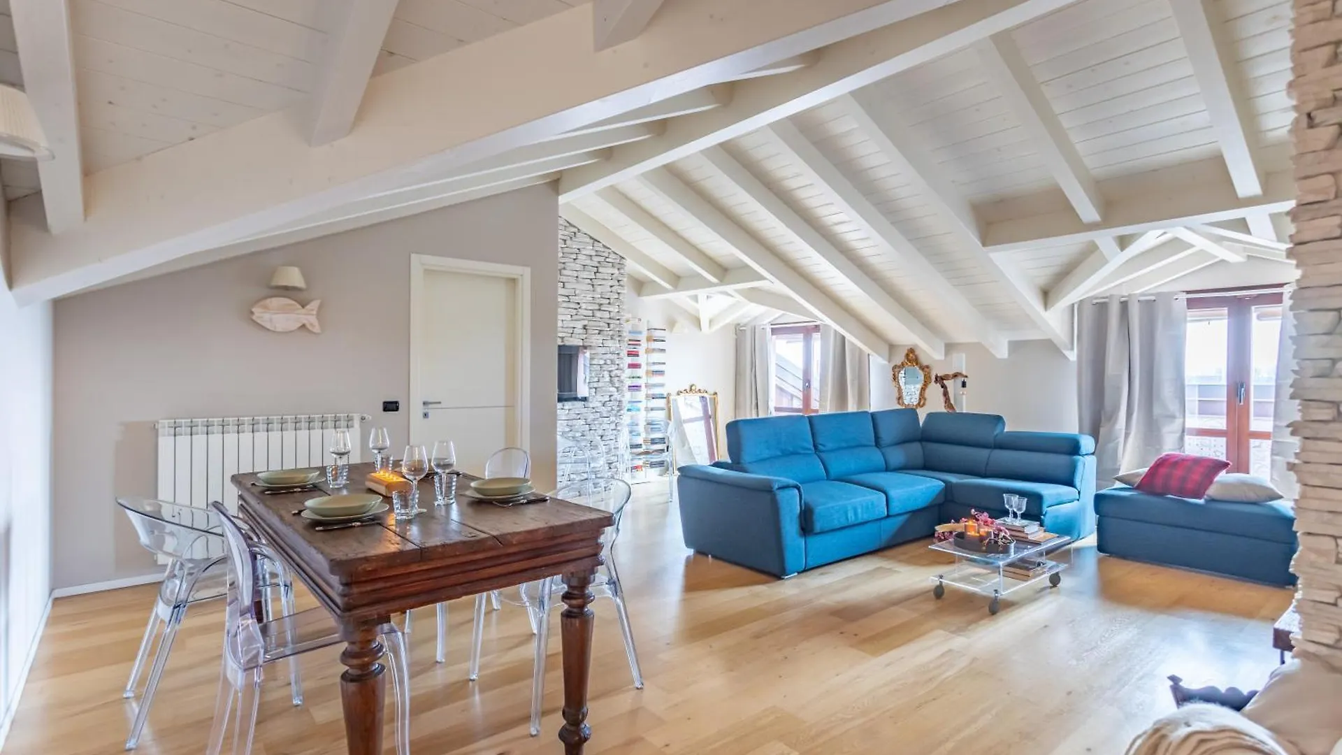 Appartement Mansarda Tra Le Risaie - Certosa Di Pavia - By Host4U à Torre del Mangano 0*,  Italie