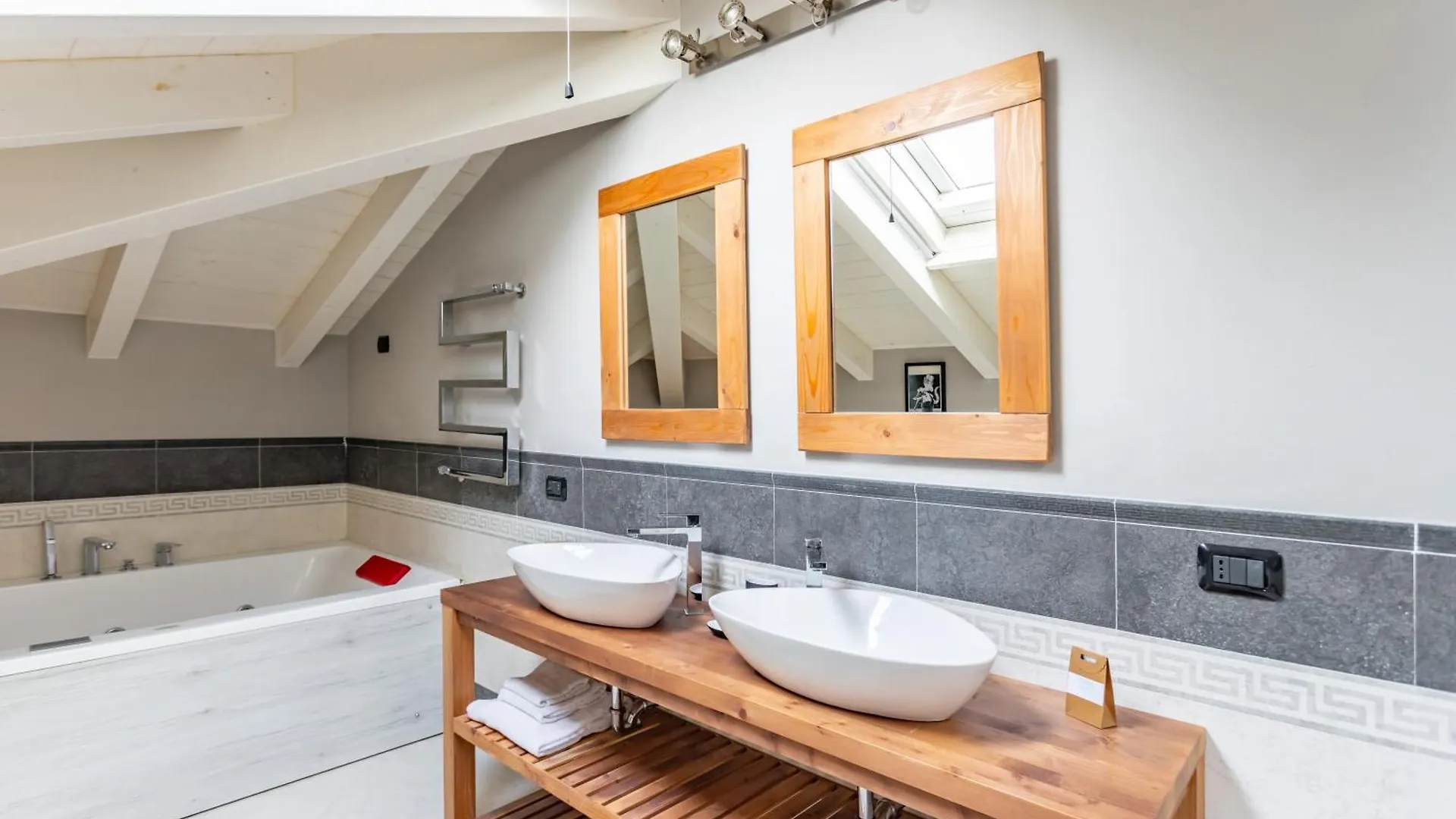 Appartement Mansarda Tra Le Risaie - Certosa Di Pavia - By Host4U à Torre del Mangano Italie