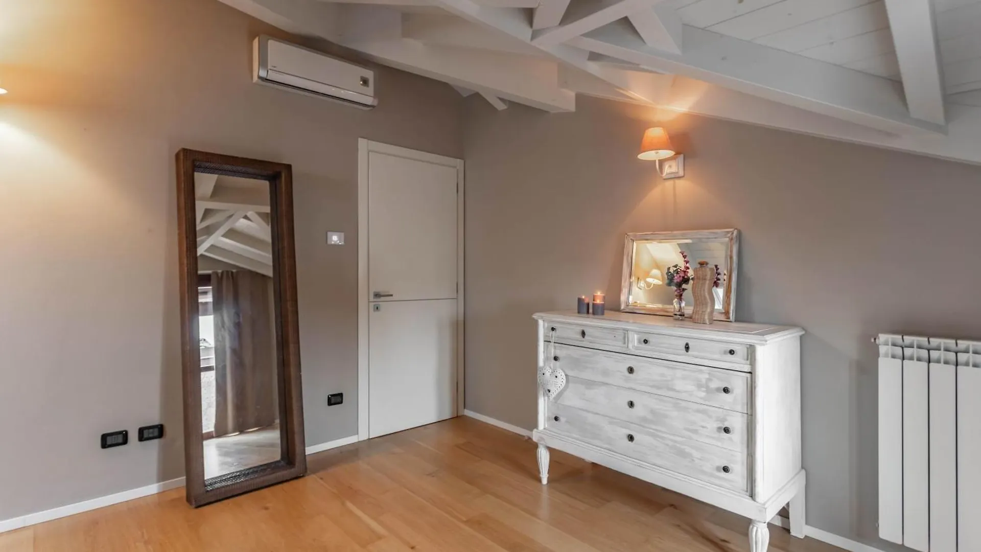 Appartement Mansarda Tra Le Risaie - Certosa Di Pavia - By Host4U à Torre del Mangano Italie