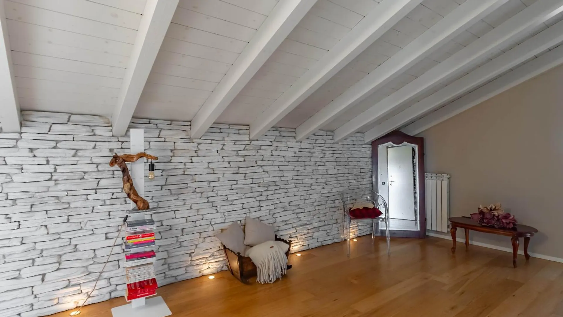 Appartement Mansarda Tra Le Risaie - Certosa Di Pavia - By Host4U à Torre del Mangano Italie